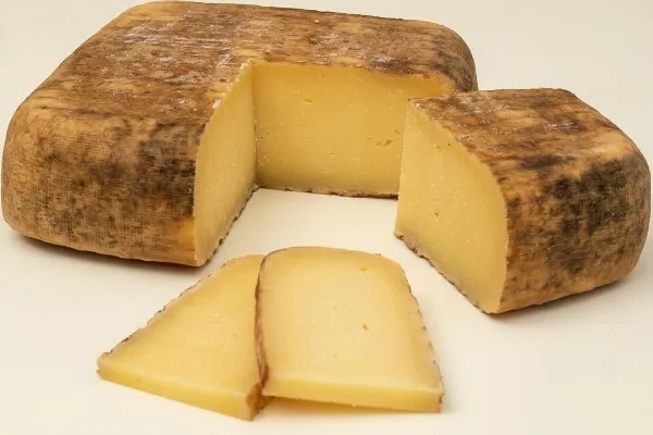 Alcaidús , productor de Queso en la localidad de Alaior, Menorca, Illes Balears