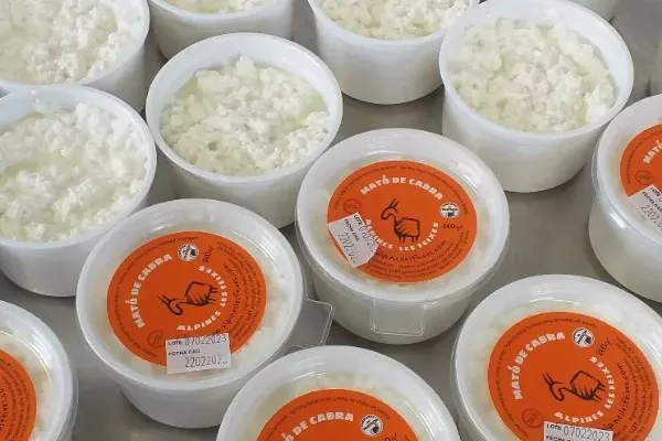 Alpines Les Feixes , productor de Queso en la localidad de Moià, Barcelona