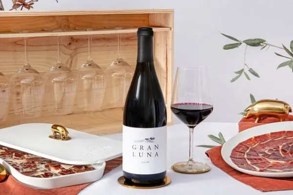 Bodega Dehesa de Luna , productor de Vino en la localidad de Albacete, Albacete