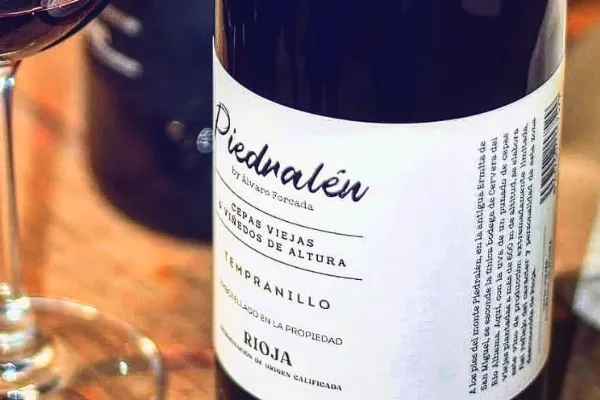 Bodegas Álvaro Forcada , productor de Vino en la localidad de Cervera del Río Alhama, La Rioja