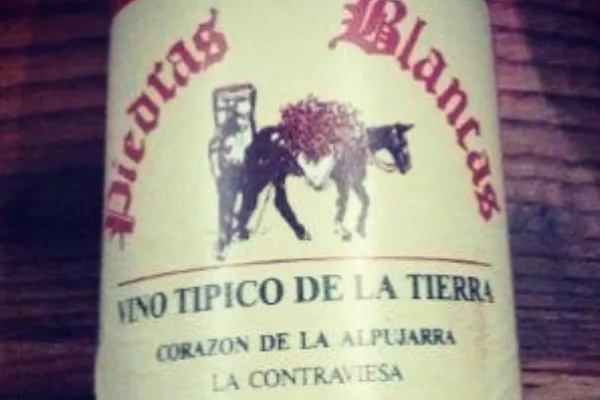 Bodegas Piedras Blancas , productor de Vino en la localidad de Torvizcón, Granada