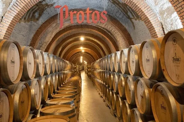 Bodegas Protos , productor de Vino en la localidad de Peñafiel, Valladolid