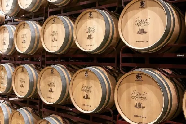 Bodegas Saenz de Santamaria , productor de Vino en la localidad de Cenicero, La Rioja