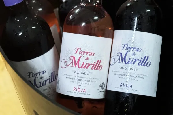 Bodegas San Esteban , productor de Vino en la localidad de Murillo de Río Leza, La Rioja