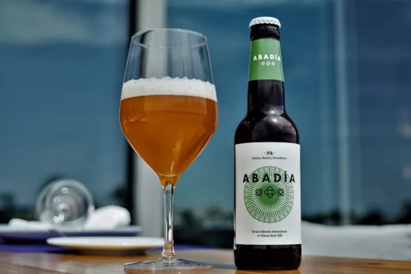 Cervezas Abadia , productor de Cerveza en la localidad de La Pobla de Vallbona, València