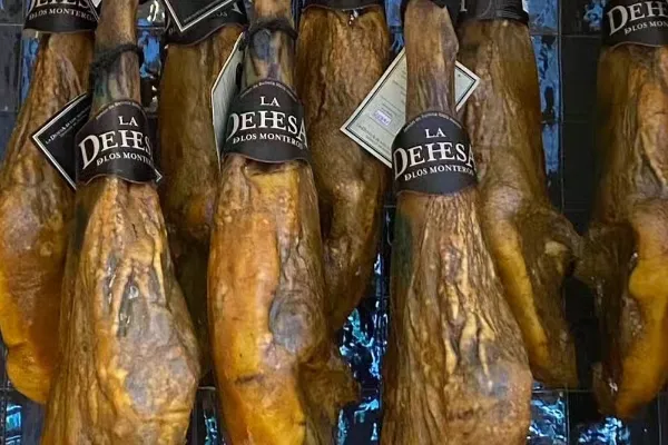 La Dehesa de los Monteros , productor de Jamón en la localidad de , 