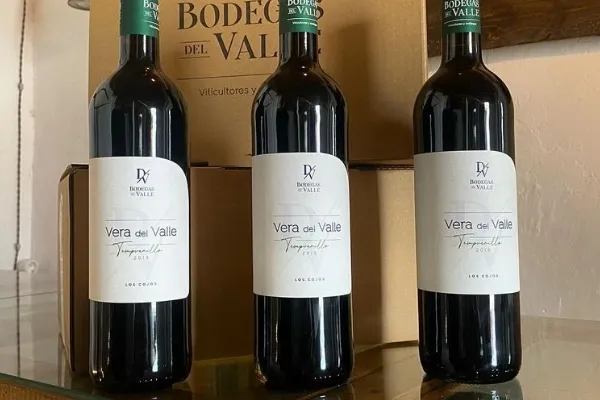 Bodegas Del Valle , productor de Vino en la localidad de Los Cojos, València