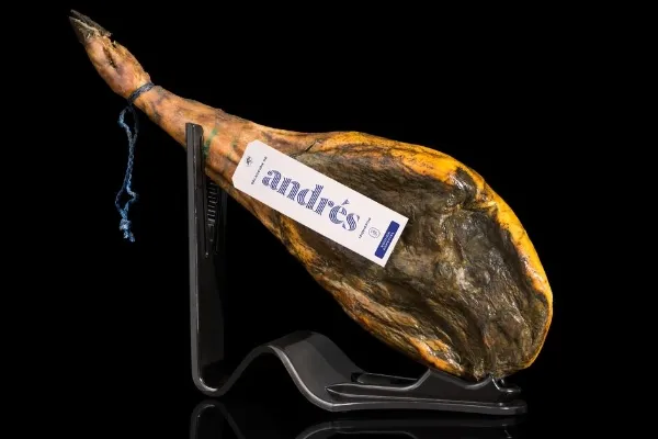 Jamones Andrés Izquierdo , productor de Jamón en la localidad de Cedrillas, Teruel