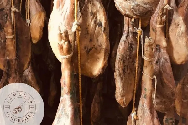 Jamones El Gorrilla , productor de Jamón en la localidad de Campillo de Arenas, Jaén