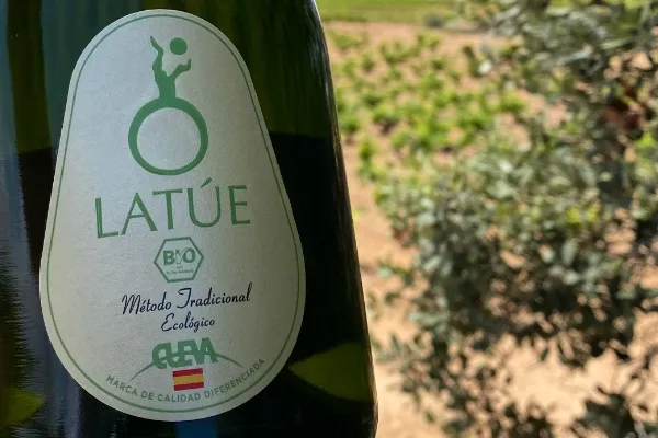 Bodegas Latúe , productor de Vino en la localidad de Villanueva de Alcardete, Toledo