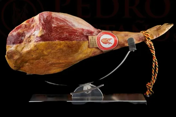 Jamones Pedro Castaño , productor de Jamón en la localidad de Huércal-Overa, Almería