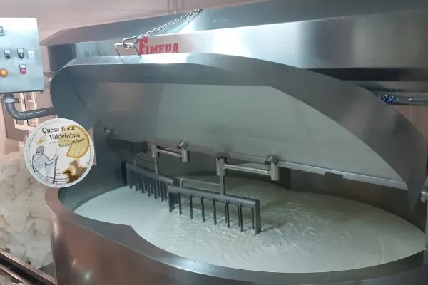 Queso Finca Valdelobos es un productor de Queso en la localidad de Villarrobledo, Albacete