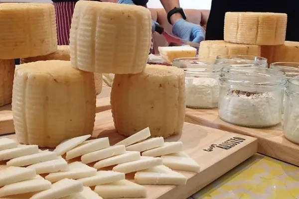 Quesos Aristeo , productor de Queso en la localidad de Castilléjar, Granada