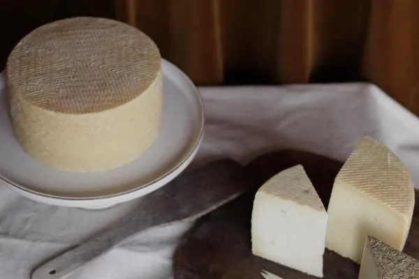 Quesos Moraleda , productor de Queso en la localidad de Dosbarrios, Toledo