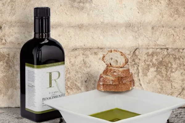 Tierra de Renacimiento , productor de Aceite en la localidad de Baeza, Jaén